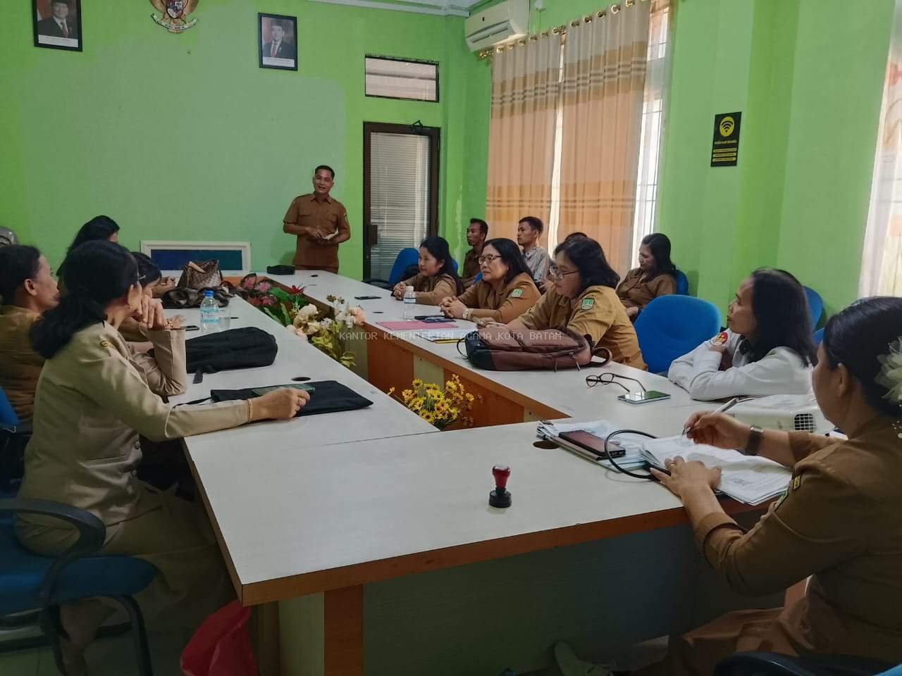 Semangat Baru! Penyelenggara Pendidikan Kristen Kemenag Aru Pantau Langsung Ujian di SMAN 3 Kepulauan Aru